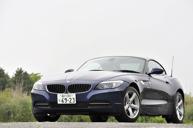 【スペック】全長×全幅×全高=4250×1790×1290mm/ホイールベース=2495mm/車重=1500kg/駆動方式=FR/2.5リッター直6DOHC24バルブ(204ps/6300rpm、25.5kgm/2750-3000rpm)/価格=523万円(テスト車=579万2000円/メタリックカラー(ディープシーブルー)=7万5000円/Hi-Lineパッケージ=38万円/アッシュウッドトリム=7万2000円/スルーローディングシステム=3万5000円)
