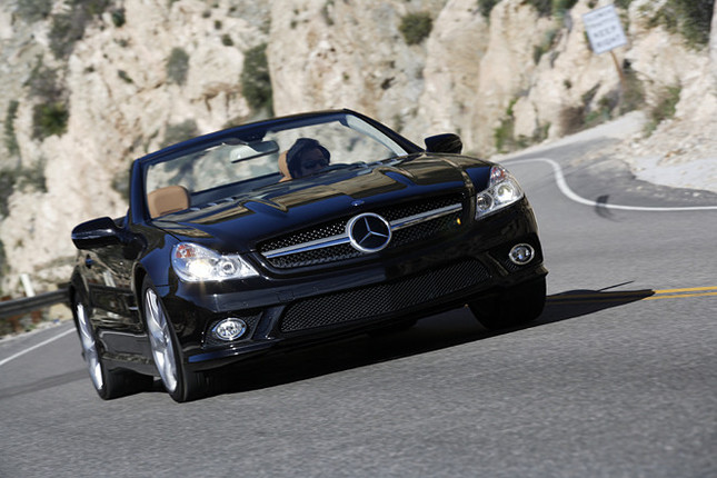 【スペック】SL350:全長×全幅×全高=4562×1820×1317mm/ホイールベース=2560mm/車重=1825kg/駆動方式=FR/3.5リッターV6SOHC24バルブ(316ps/6500rpm、36.72kgm/4900rpm)(欧州仕様車/AMGスタイリングパッケージ装着車)