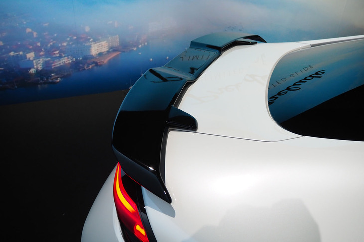 ホンダ・プレリュード(純正アクセサリー装着車のテールゲートスポイラー)