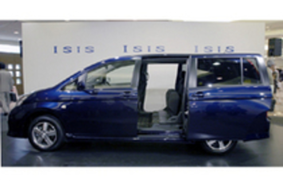 トヨタの新型ミニバン、大開口がジマンの「アイシス」登場 【ニュース