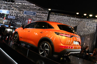 「DS 7クロスバック」には、後日発売されるプラグインハイブリッドも含め、ガソリンとディーゼル、計6タイプのエンジンが用意される。