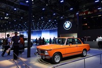 BMWは「2002」を出展。もちろん最新モデルも展示されているが、ヒストリックモデルこそが中国ブランドに差をつけられるポイントだと考えているのだろう。