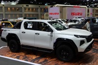 ボディーサイズは全長×全幅×全高=5320×1855×1800mmでホイールベースは3085mm。全長が20mm短くなっただけで、ほかは現行モデルと変わっていない。