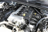 「マツダ・ロードスター」に搭載される1.5リッタースカイアクティブエンジン。メタルトップの「RF」には2リッターエンジンが搭載される。