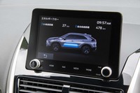 バッテリーのみでの航続可能距離は「アウトランダーPHEV」と同等と公表されている。普通充電だけでなく急速充電にも対応する。