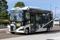 石川県小松市では、2024年3月9日から自動運転バスの実証運航を実施。縁石との接触などはあったものの、2026年9月現在も運航を続けている。