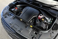 「SV P615」に搭載される、マイルドハイブリッド機構付きの4.4リッターV8ツインターボエンジン。615PSの最高出力と750N・mの最大トルクを発生する。