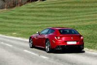 当日は『CG』編集記者運転による、イタリア車の同乗試乗体験も開催。