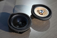 車種別専用設定のサウンドセッティングは、ギャザズの「ハイグレードスピーカー」(写真)を装備することで追加される。