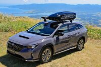 “都会派”で売り出し中の「レヴォーグ レイバック」のはずだが、佐渡島で催された試乗会には、このような用品装着車も展示されていた。これは「レヴォーグ アウトバック」の伏線か?(写真:荒川正幸)