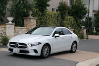 すっかり大所帯となったメルセデスのコンパクト商品群。「Aクラス/Aクラス セダン」に「Bクラス」「CLA/CLAシューティングブレーク」と、そのラインナップは多岐にわたる。