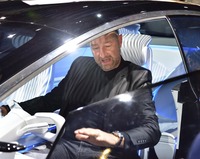 ホルガ―さんはEVのインテリアデザインについて、「自由度は高いものの、ブランドとしてのクオリティーやDNAを盛り込むという難しい課題に取り組む必要がある」とコメントした。