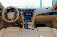 「CTSプレミアム」のインテリアカラーは、ボディーカラーに合わせる形で用意される。写真の「ライトカシミヤ」のほかに、「ジェットブラック」が設定されている。