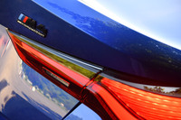 【BMW M4カブリオレ コンペティションM xDrive】
ボディーサイズ:全長×全幅×全高=4805×1885×1395mm/ホイールベース:2855mm/車重:1930kg/駆動方式:4WD/エンジン:3リッター直6 DOHC 24バルブ ツインターボ/トランスミッション:8段AT/最高出力:510PS(375kW)/6250rpm/最大トルク:650N・m(66.3kgf・m)/2750-5500rpm/タイヤ:(前)275/35ZR19 100Y/(後)285/30ZR20 99Y(ミシュラン・パイロットスポーツ4 S)/燃費:9.6km/リッター(WLTCモード)/価格:1462万円
【取材時の燃費データ】
テスト距離:267.9km(市街地2:高速道路6:山岳路2)/使用燃料:54.2リッター(ハイオクガソリン)/参考燃費:4.9km/リッター(満タン法)/5.3km/リッター(車載燃費計計測値)