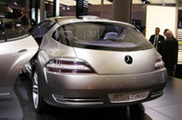 メルセデスベンツ「F500マインド」
【スペック】
全長=5092mm/ホイールベース=2965mm/4リッターV8ディーゼル(250ps、184kW)+電気モーター(50kW)