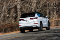 車両統合運動システム「S-AWC」を搭載。2モーター式4WDによる前後トルク配分とブレーキベクタリングによる左右の駆動/制動力制御等を組み合わせ、この手のSUVとしては異例のよく曲がるクルマに仕上がっている。