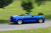 GM最新世代のプラットフォームに高出力のターボエンジンを搭載した「シボレー・カマロ」は、日欧の最新モデルに比肩するパフォーマンスと、アメリカ車ならではの味わいを両立するクルマに仕上がっていた。