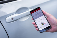 ドアのロック/アンロックに加えて、エアコンの操作もできる「ホンダデジタルキー」。これは「e:HEV PLaY」に標準装備される、コネクテッドサービス「ホンダコネクト」に含まれる機能。