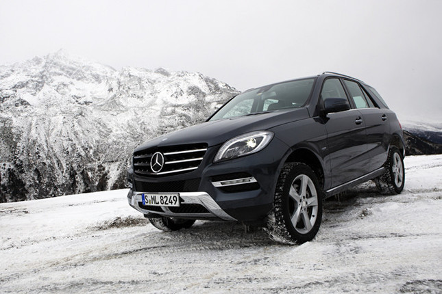 【スペック】ML350 4マチック ブルーエフィシェンシー:全長×全幅×全高=4804×1926×1796mm/ホイールベース=2915mm/車重=2130kg/駆動方式=4WD/3.5リッターV6DOHC24バルブ(306hp/6500rpm、37.7kgm/3500-5250rpm)(欧州仕様車)