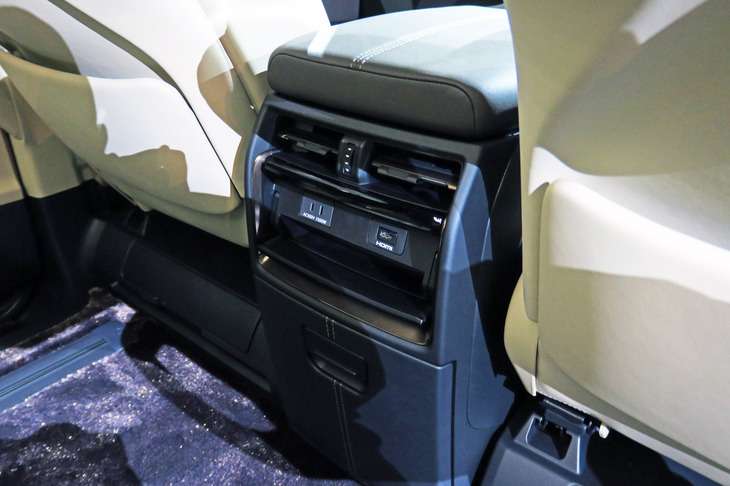 トヨタ・アルファード エグゼクティブラウンジ(後席用エアコン&USBポート&AC100V 1500W電源)