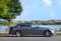 モーターアシスト機構付きの「E200」や「AMG E53」、PHEVの「E350e」と、電動パワートレイン搭載車の設定が拡大している「Eクラス」だが、「E300アバンギャルド スポーツ」はそうした機構のない、純内燃機関のモデルとなっている。