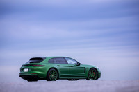 「パナメーラGTSスポーツツーリスモ」のボディーサイズは全長×全幅×全高=5053×1937×1422mm、ホイールベース=2950mm。