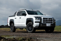 1978年の「フォルテ」の登場以来、全世界で累計560万台が販売されてきた三菱のピックアップトラック。新型「トライトン」は6世代目のモデルであり、従来型から内外装、シャシー、ラダーフレーム、エンジンとすべてが刷新された。