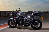 高い運動性能はもちろん、英国製品ならではのディテールのつくり込み、上質なパーツ類も「ストリートトリプルRS」の特徴。日本では2019年11月1日に発表される。