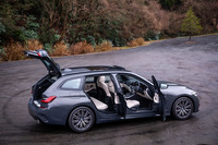 BMW 320d xDriveツーリングMスポーツ