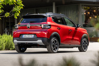 基本車台にはBEV化を最初から織り込んだ「スマートカープラットフォーム」を採用。グループ内の同級のモデルにはまだ使われておらず、力のこもったモデルチェンジであることが伝わる。