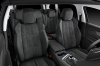 7人乗りSUV「プジョー5008」に装備充実の特別仕様車の画像