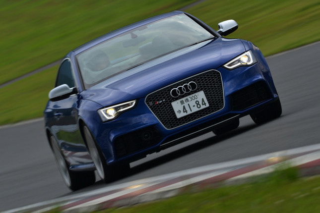 【スペック】RS 5:全長×全幅×全高=4650×1860×1375mm/ホイールベース=2755mm/車重=1830kg/駆動方式=4WD/4.2リッターV8DOHC32バルブ(450ps/8250rpm、43.8kgm/4000-6000rpm)/価格=1222万円6000円(テスト車=1308万6000円/電動パノラマサンルーフ=20万円/アダプティブクルーズコントロール+アウディサイドアシスト+アクティブレーンアシスト=38万円/5アームローターデザインアルミホイール=28万円)