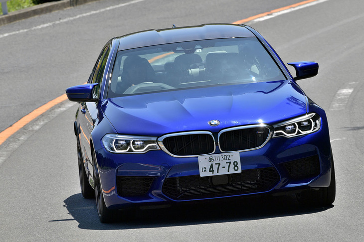 BMW M5
	ボディーサイズ:全長×全幅×全高=4965×1905×1480mm/ホイールベース:2980mm/車重:1950kg/駆動方式:4WD/エンジン:4.4リッターV8 DOHC 32バルブ ツインターボ/トランスミッション:8段AT/最高出力:600ps(411kW)/6000rpm/750Nm(76.5kgm)/1800-5600rpm/タイヤ:(前)275/35ZR20/(後)285/35ZR20(ピレリPゼロ)/価格:1703万円