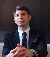 リノ・デパオリ(Reno De Paoli)
一般消費財の大手企業で営業、マーケティング、組織経営などを経験した後、英国フェラーリのマーケティングプランニングマネージャーに。2011年以降、中国、香港、台湾地域における営業および販売戦略を統括。2015年9月、フェラーリ・ジャパン&コリア代表取締役社長に就任した。