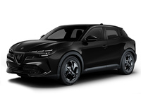 2025年6月24日に販売が開始されたアルファ・ロメオの新型コンパクトSUV「ジュニア」。マイルドハイブリッド車の「Ibrida(イブリダ)」と、電気自動車「Elettrica(エレットリカ)」の2モデルをラインナップする。