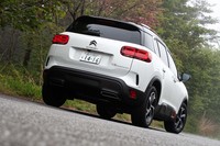 テスト車の車両重量は1520kg。筆者が以前に試乗したディーゼルモデルの個体と比べると、170kgも軽量だ。