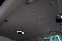 夜空を模して光ファイバーが組み込まれた「スターライト・ヘッドライナー」。製作は完全に手作りで、流星や実際の星座などを組み込むこともできる。