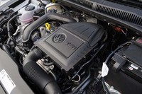当面のところ、日本仕様のパワーユニットは、1リッター直3ターボエンジンのみの設定。最高出力95ps、最大トルク175Nmは、車重1160kgの「ポロ」には必要にして十分な性能だ。