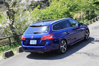 プジョーのCセグメントワゴン「308SW」。日本での発売は2014年秋のことで、2016年7月にディーゼルモデルが導入された。