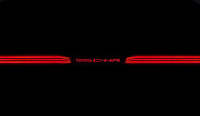 今回公表されたティザー画像でハッキリとわかるのは、リアのライティングとロゴマーク。中央に「TOYOTA C-HR」の文字が見える。