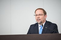 ウーブン・プラネット・ホールディングスのジェームズ・カフナーCEO(トヨタ自動車の2021年3月期決算発表会より)。2009年から2016年まではGoogleでリサーチサイエンティスト、エンジニアリングディレクターを務めていた。