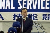 写真上:「テクニシャン部門」で優勝した、「ボルボカーズ目黒」所属の村上裕一氏
写真下:開会式で挨拶を述べた、PGA日本の山岡副社長