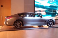 全長は「8シリーズ クーペ/カブリオレ」に比べ230mm長くなっている。