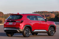 ボディーサイズは全長×全幅×全高=4325×1790×1650mm、ホイールベースは2650mm。ホンダのコンパクトSUV「ヴェゼル」とサイズ感は同等で、車両感覚がつかみやすいエクステリアデザインが「WR-V」の特徴とされる。