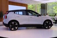 「EX30」のボディーサイズは「XC40リチャージ」よりひと回りコンパクトだが、ホイールベースは同等の長さとなっている。