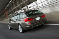 燃費は19.4km/リッターと、従来モデルの16.6km/リッターからおよそ17%の改善をみている(ともにJC08モード)。