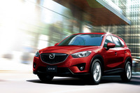 2012年発売の先代(初代)「CX-5」。クリーンディーゼルエンジンを搭載するなどして新世代のマツダ車を印象づけた。