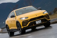 「ウルス」では6つの走行モードがセレクト可能。このうち「テッラ(オフロード)」と「サッビア(砂漠)」の2モードはオプションとして用意される。