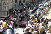 ゾクゾクとヒストリックカーがやってきます。