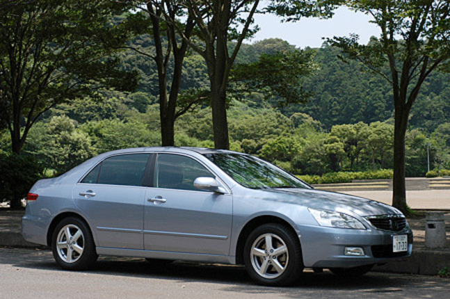 【スペック】全長×全幅×全高=4805×1820×1455mm/ホイールベース=2740mm/車重=1580kg/駆動方式=FF/3リッターV6SOHC24バルブ(250ps/6000rpm、30.2kgm/5000rpm)/車両本体価格=350.0万円(テスト車=402万円/本革内装+ナビゲーションシステム+スモークドガラス+サンルーフ)